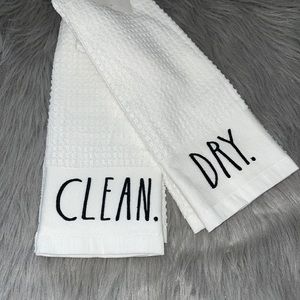 NWT Rae Dunn set of 2 kitchen towels